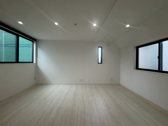 府中市美好町一丁目戸建の居間・リビング