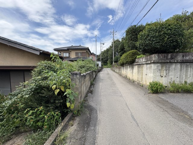300㎡越え宅地　鹿沼市千渡　現況引き渡しの前面道路含む現地写真|前面道路含む現地写真です