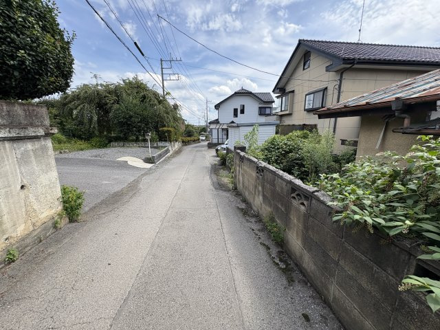 300㎡越え宅地　鹿沼市千渡　現況引き渡しの前面道路含む現地写真|前面道路含む現地写真です