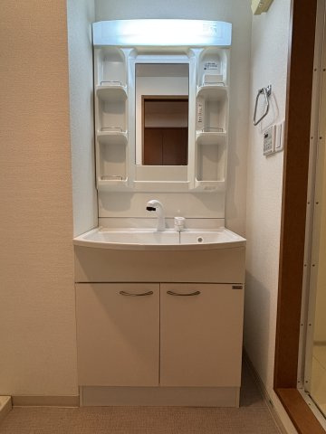 グラビスコート加古町の独立洗面台