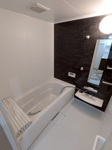 東川町【築浅未入居】－White－の浴室