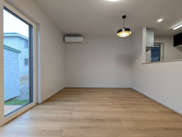 東川町【築浅未入居】－White－の居間・リビング