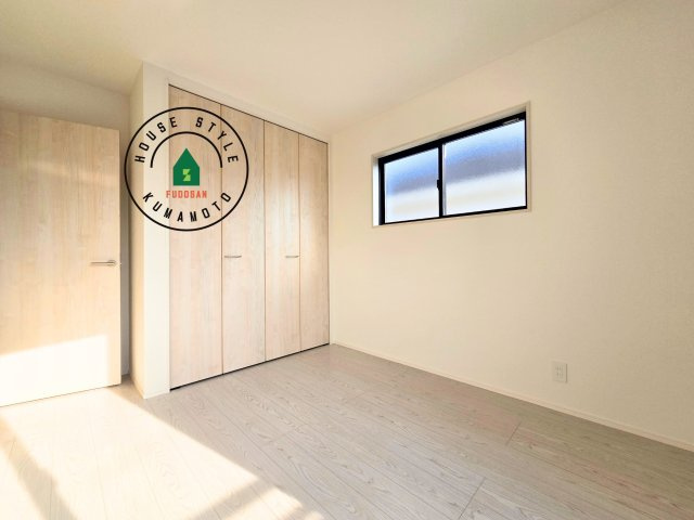 菊池郡菊陽町沖野3丁目第2-2棟（2号棟）　の内観：施工例|柔らかい陽光が差し込む明るいお部屋を演出する設計。彩光の取れる窓が気持ちの良いお部屋を創り上げます。