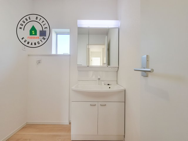 合志市豊岡第8-1棟（1号棟）の独立洗面台|洗面所は小さなプライベートスペース。歯磨き、洗顔と毎日施す個人空間。