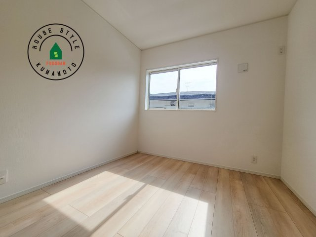 合志市豊岡第8-1棟（1号棟）の洋室|各部屋収納を備えており過ごしやすいお家です！