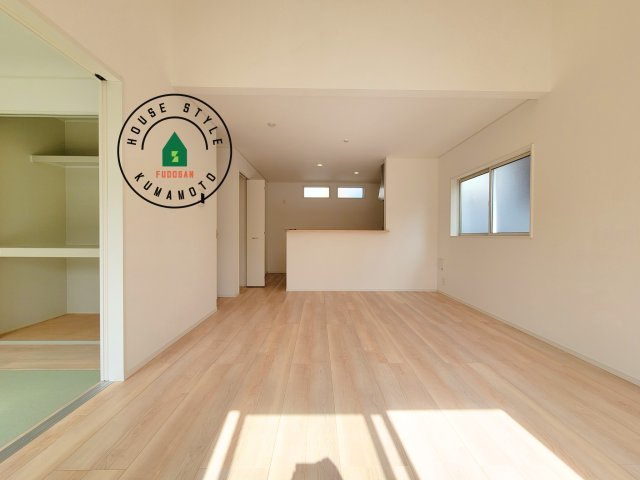 合志市豊岡第8-1棟（1号棟）の居間・リビング|多くの時間を過すことになるリビングだからこそ、いつも穏やかな空間・解放感が味わえ毎日が充実します。