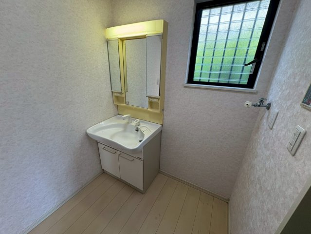 三木市志染町東自由が丘１丁目（中古戸建）の独立洗面台