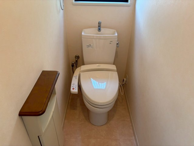 三木市志染町東自由が丘１丁目（中古戸建）のトイレ