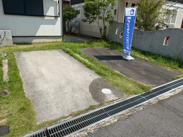 三木市志染町東自由が丘１丁目（中古戸建）の駐車場