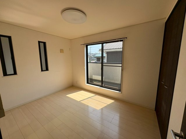 三木市志染町東自由が丘１丁目（中古戸建）の洋室