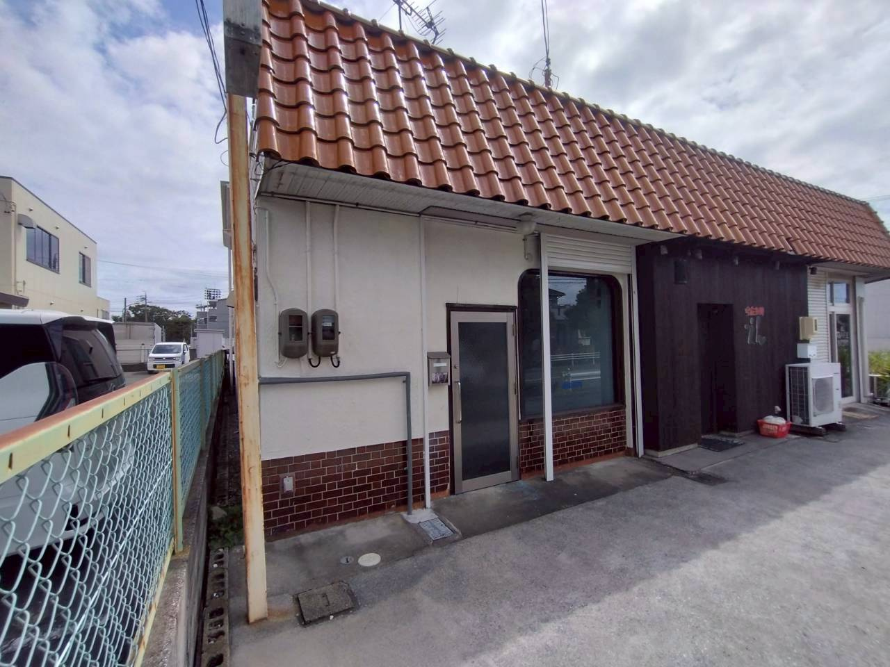 豊川市本野ヶ原2丁目貸店舗の外観