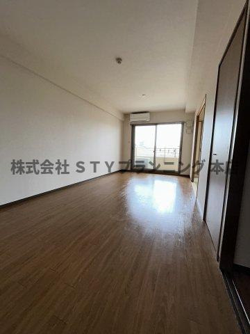 仲介手数料０円！リブラ鶴羽の居間・リビング