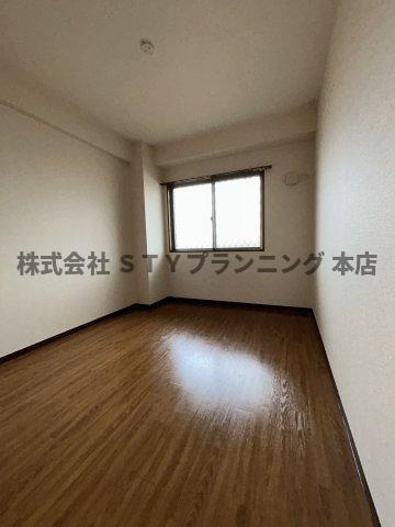 仲介手数料０円！リブラ鶴羽の洋室