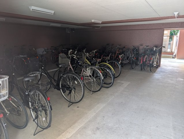 ロマネスク六ツ門の駐輪場