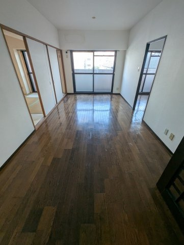 ロマネスク六ツ門の居間・リビング|ゆったりとしたリビングです