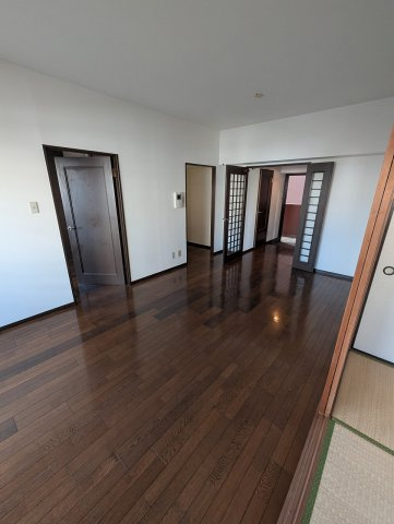 ロマネスク六ツ門の居間・リビング|使いやすい居間です