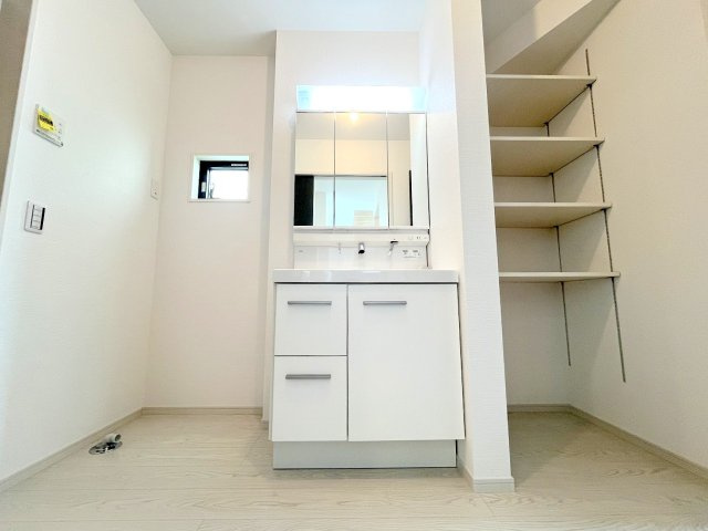 昭島市武蔵野2丁目　新築　全5棟　2号棟の独立洗面台