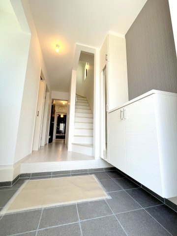 昭島市武蔵野2丁目　新築　全5棟　2号棟の玄関