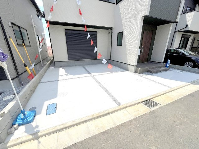 昭島市武蔵野2丁目　新築　全5棟　2号棟の駐車場
