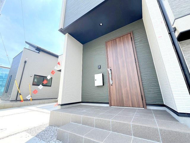 昭島市武蔵野2丁目　新築　全5棟　2号棟の玄関