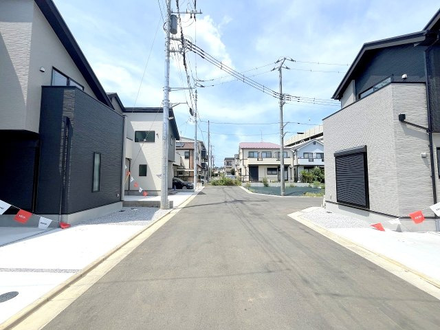 昭島市武蔵野2丁目　新築　全5棟　2号棟の前面道路含む現地写真
