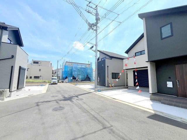 昭島市武蔵野2丁目　新築　全5棟　2号棟の前面道路含む現地写真