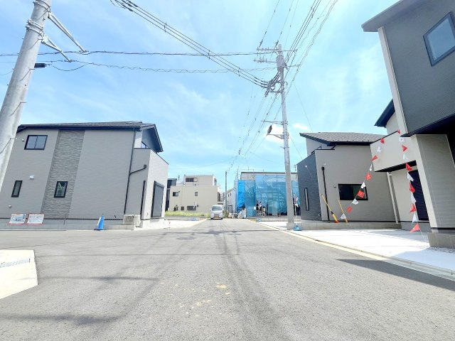 昭島市武蔵野2丁目　新築　全5棟　2号棟の前面道路含む現地写真