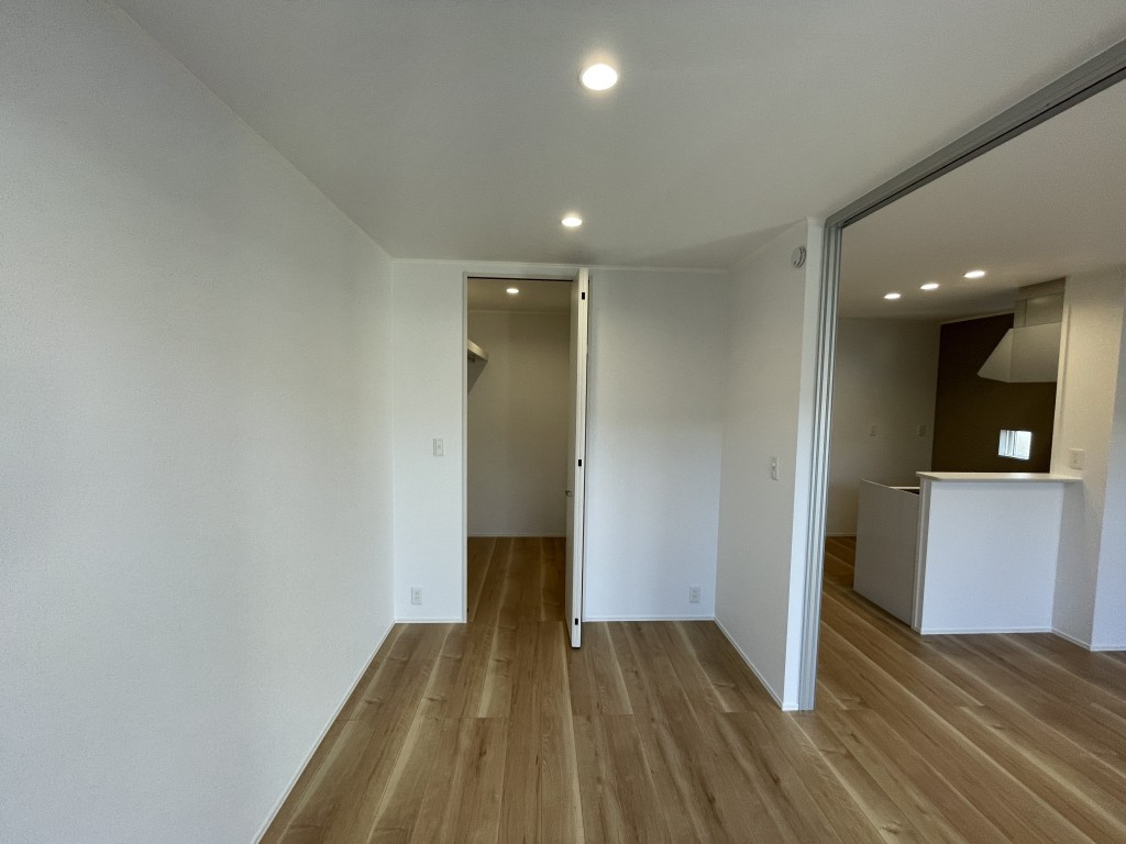 ホワイトガーデンの洋室