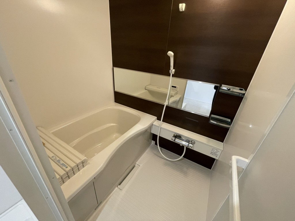 ホワイトガーデンの浴室