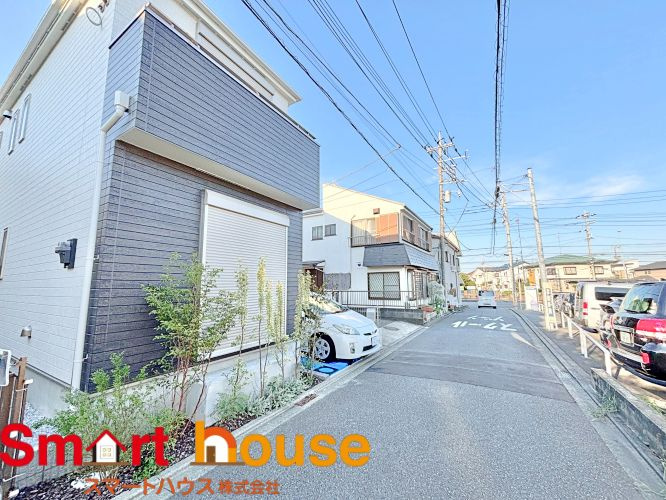 相模原市中央区陽光台　１号棟の前面道路含む現地写真|お住まいの前面道路が広いと駐車が楽になり、陽当たりも遮られないので明るく居心地の良いお家になります♪