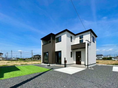 【外観】 | 太田市岩松町　GRAFARE　１号棟 | 並列駐車可能なカースペースです！お客様も遊びに来やすいですね♪