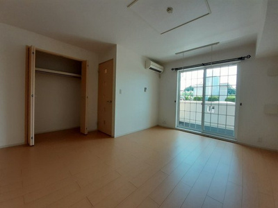 【居間・リビング】 | アルドール・レジデンスＡ | おしゃれな居間です