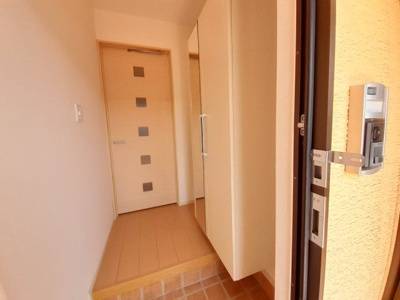 【玄関】 | アルドール・レジデンスＡ | 落ち着いた玄関です