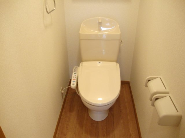 ＡＮＤ　ＯＮＥ　西棟のトイレ|温水洗浄便座