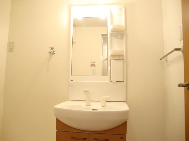 ＡＮＤ　ＯＮＥ　西棟の洗面所|シャンプードレッサー