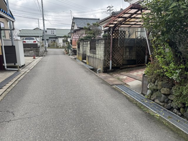 中央区高志２丁目　売地の前面道路含む現地写真