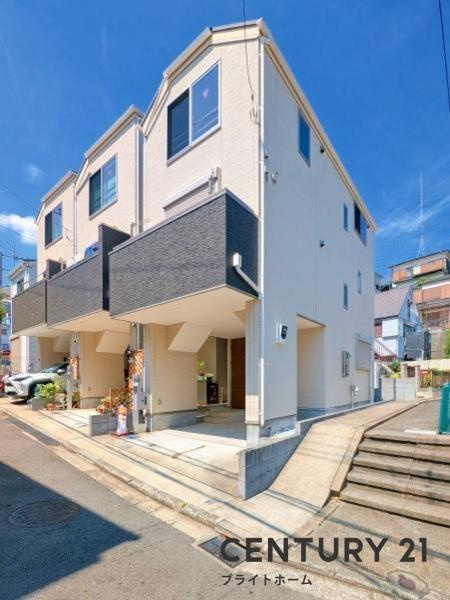 横浜市磯子区滝頭１丁目の中古一戸建の外観|周辺は落ち着いた街並み。
お気軽にお問い合わせください。