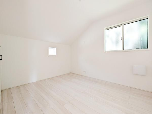 横浜市泉区和泉中央南２丁目の新築一戸建の洋室|落ち着きのある洋室です！
休日はこちらでおくつろぎ下さい♪