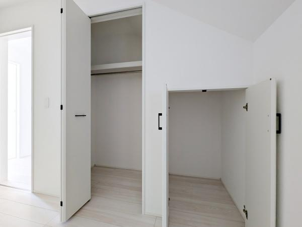 横浜市泉区和泉中央南２丁目の新築一戸建の収納|これだけ収納があると助かりますね！
お荷物の多いご家族も安心です！