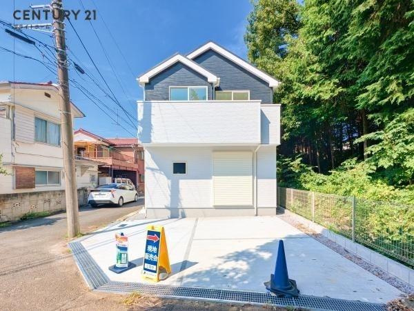 横浜市泉区和泉中央南２丁目の新築一戸建の外観|堂々と完成しました！いつでもご案内可能です！
お車でご自宅まで送迎承ります。