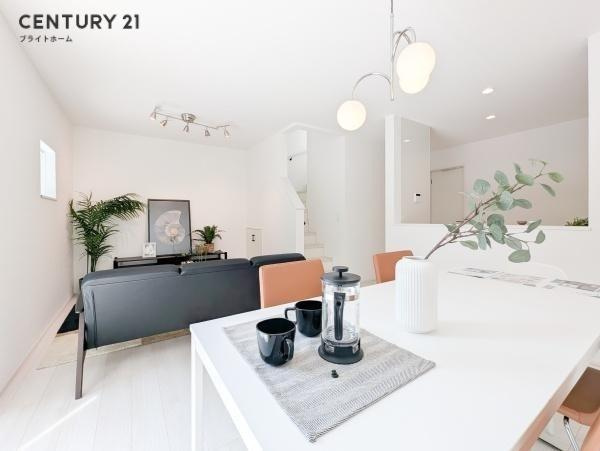 横浜市泉区和泉中央南２丁目の新築一戸建の居間・リビング|自慢したくなるリビング！
形も良く家具の配置にも困りません。