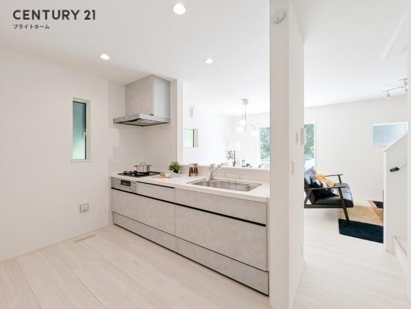 横浜市泉区和泉中央南２丁目の新築一戸建のキッチン|対面キッチンでご家族との会話も弾みます♪