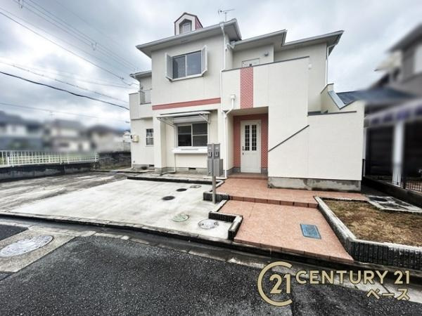 葛城市長尾　一戸建の外観|内外装フルリフォーム済で幹線道路沿いにある約６１坪と広々とした邸宅です！お気軽にお問い合わせください！