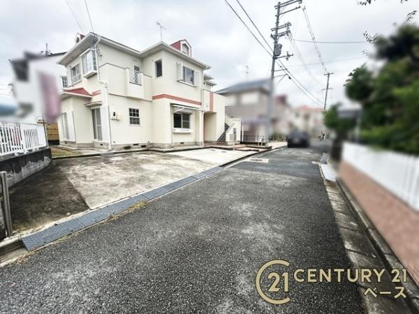 葛城市長尾　一戸建の前面道路含む現地写真|前面道路約４ｍでお車の出し入れも楽々！