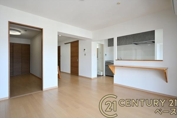 橿原神宮前スカイハイツの居間・リビング|■現地撮影写真■ご家族でくつろいでいただける１９帖の広々としたリビング！