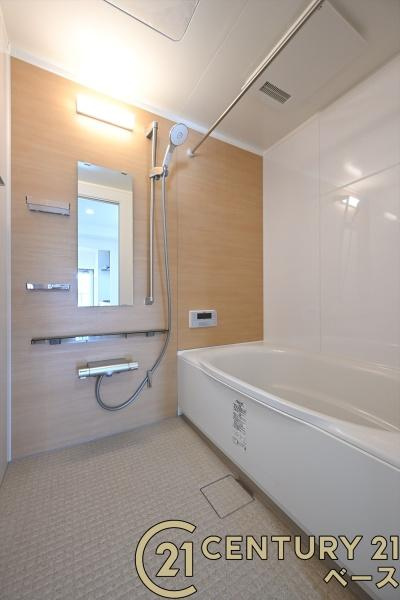 橿原神宮前スカイハイツの浴室|■現地撮影写真■床は水ハケが良く、乾きやすいのでカビの発生も軽減！嬉しい浴室乾燥機付です！