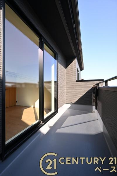 奈良市三松ヶ丘の新築一戸建のバルコニー|■現地撮影写真■日当たりのよいバルコニー！