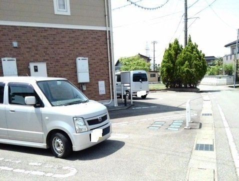 プルミエ・アムールⅣの駐車場|駐車場完備です