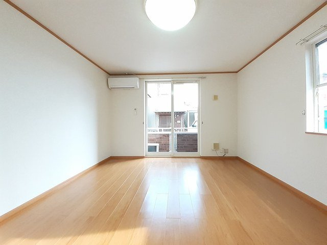 プルミエ・アムールⅣの内装|明るい色調の室内です