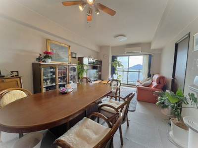 【居間・リビング】 | ロワイヤル斑鳩 | 16帖の広々ＬＤＫ♪